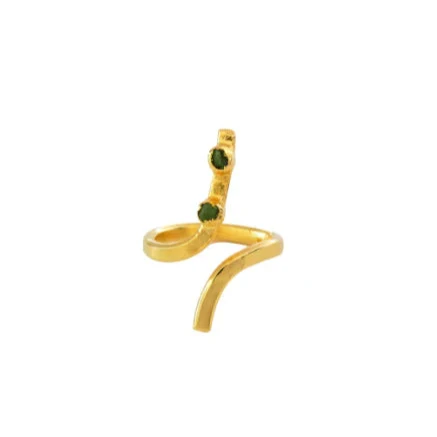 Anillo dorado con esmeralda