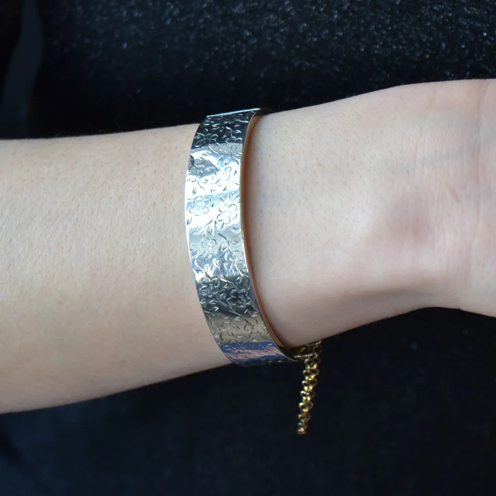 Bangle bracelet kwikzilver flower engravings