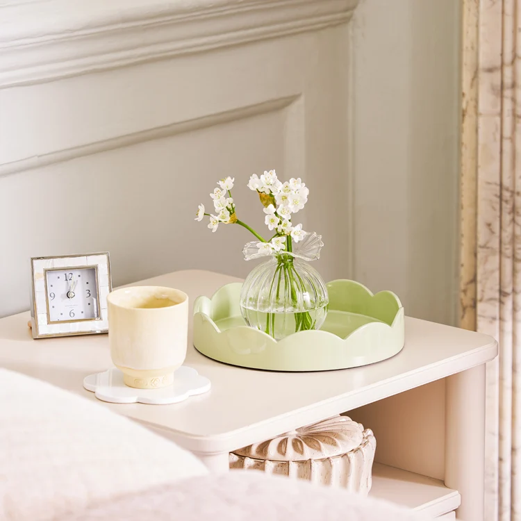Saliegroene kleine mantel rond dienblad