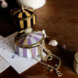 Scarlett circus box lilac Doing Goods