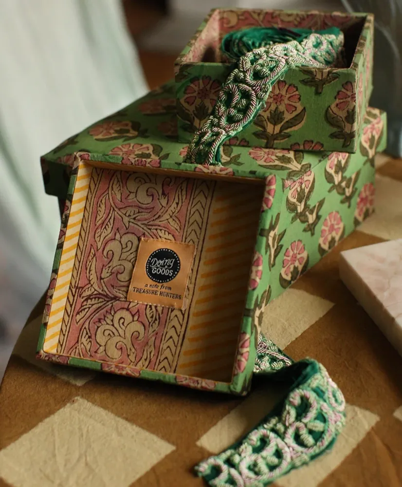 Doing Goods Emma Stoffen sieraden doos box vierkante set