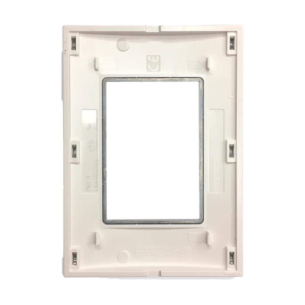 PLACA RECTANGULAR COLOR PLATA 3 MOD. LNA4803AG LIVING Y LIGHT LEGRAND