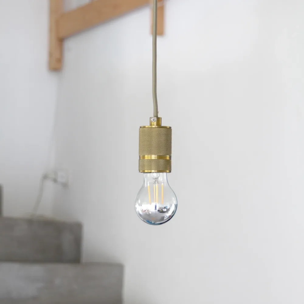 Aluminum lampholder - brass