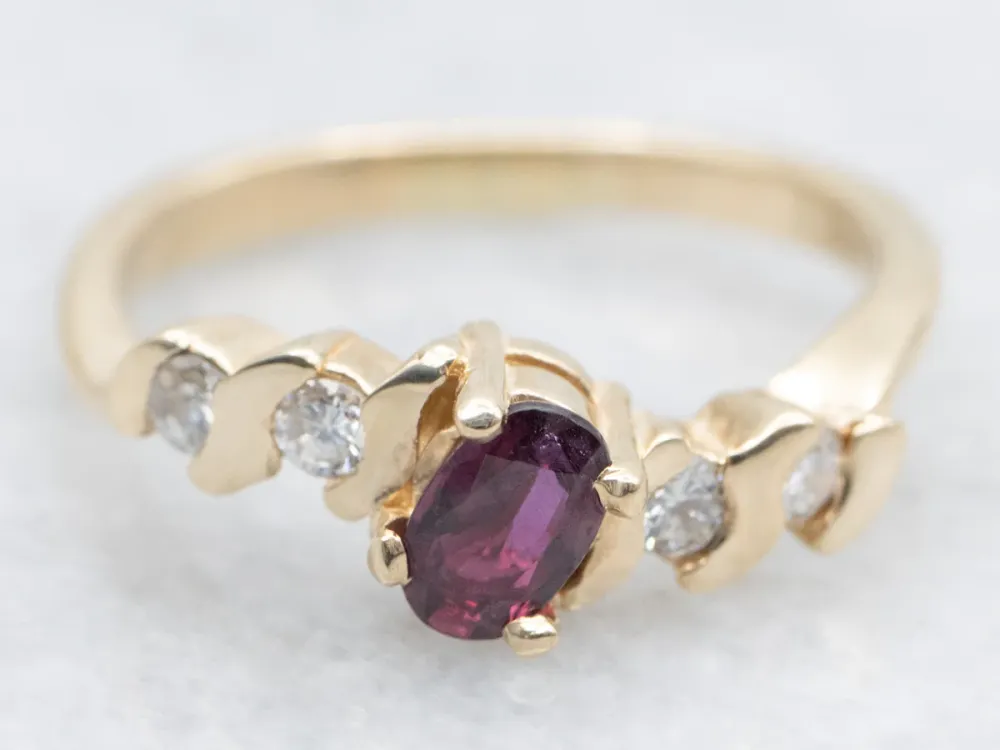 Knaagdier Ruby and Diamond Bypass Ring