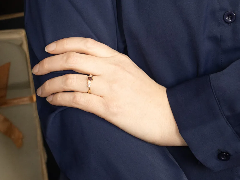 Knaagdier Ruby and Diamond Bypass Ring