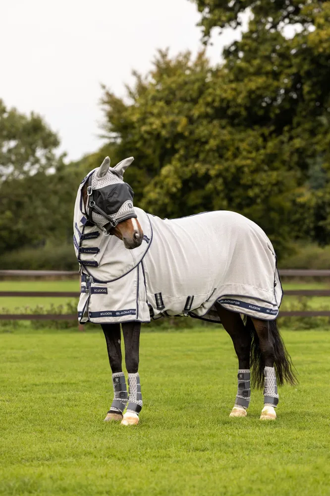 Kudos Gladiator Fly Rug Grey 135 voor Binnen en Buiten