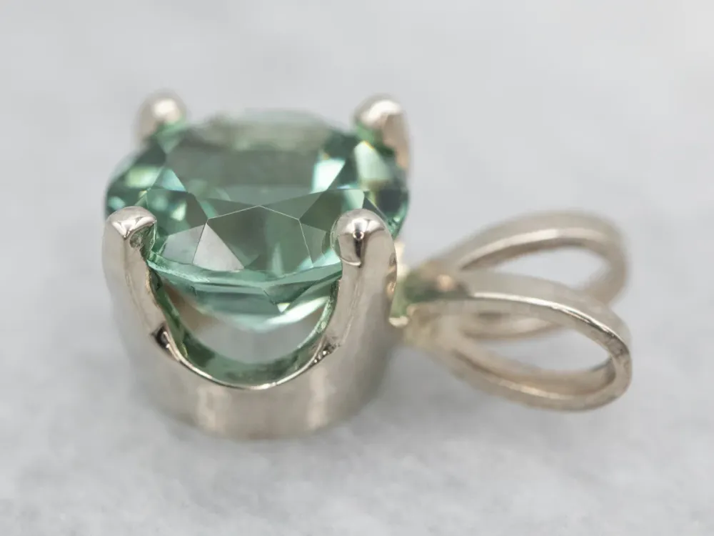 Mint Appelgroen Tourmaline Solitaire Pendant