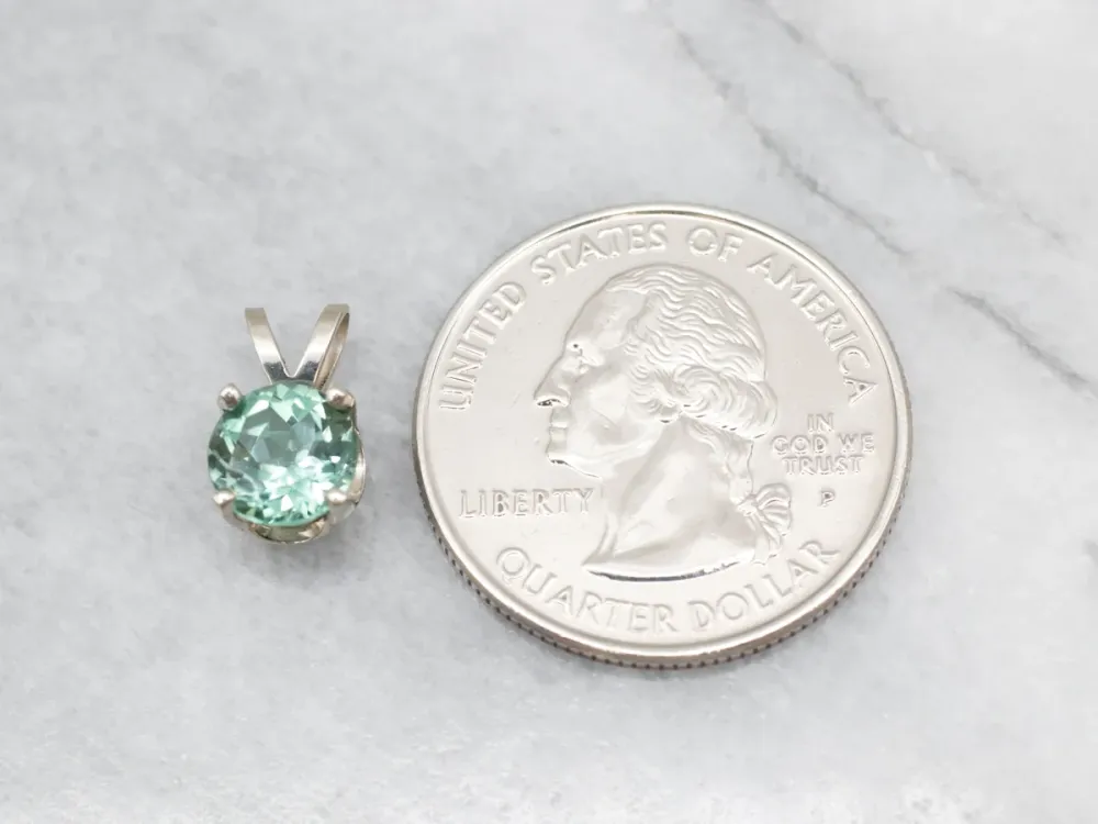 Mint Appelgroen Tourmaline Solitaire Pendant