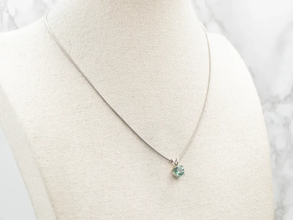 Mint Appelgroen Tourmaline Solitaire Pendant
