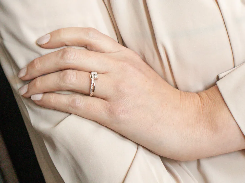 Modern Diamond Toi et Moi Bypass Ring