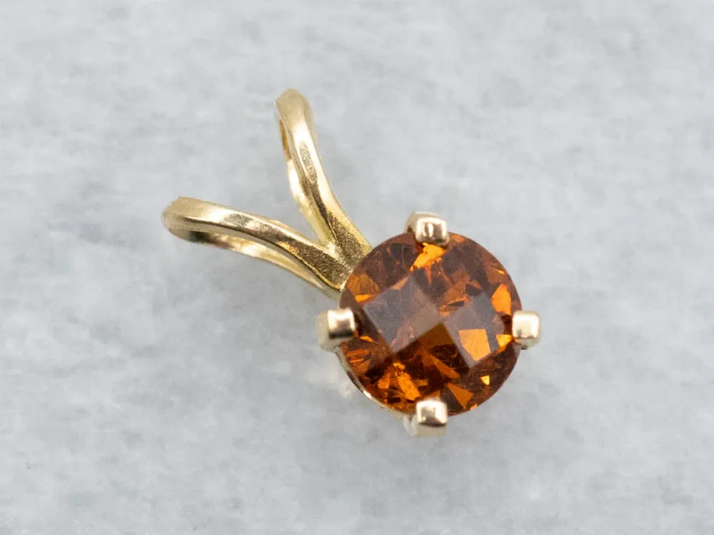 Muggen Mali Garnet Solitaire Pendant
