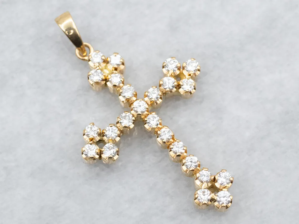 Sparkling Diamond Cross Pendant op Zonne-energie
