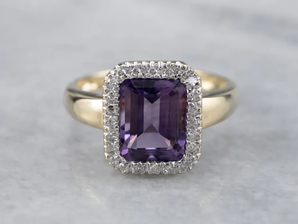 Ultrasoon Amethyst and Diamond Halo Ring