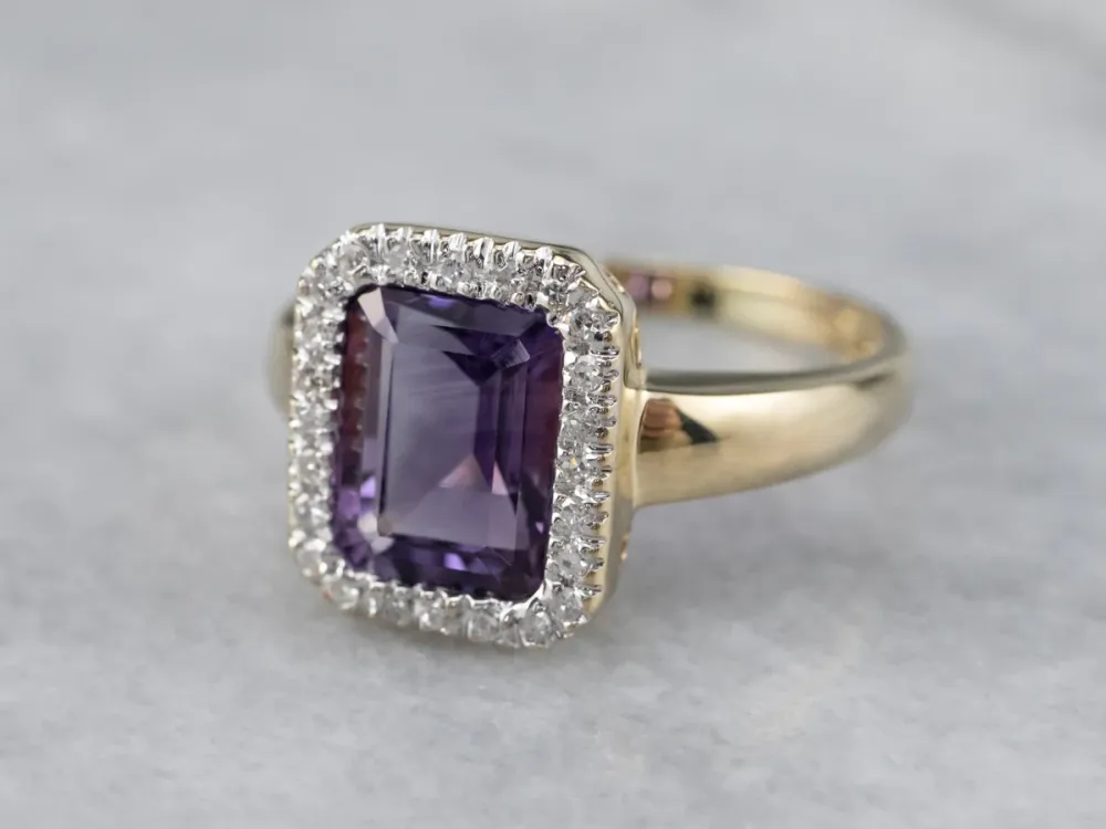 Ultrasoon Amethyst and Diamond Halo Ring