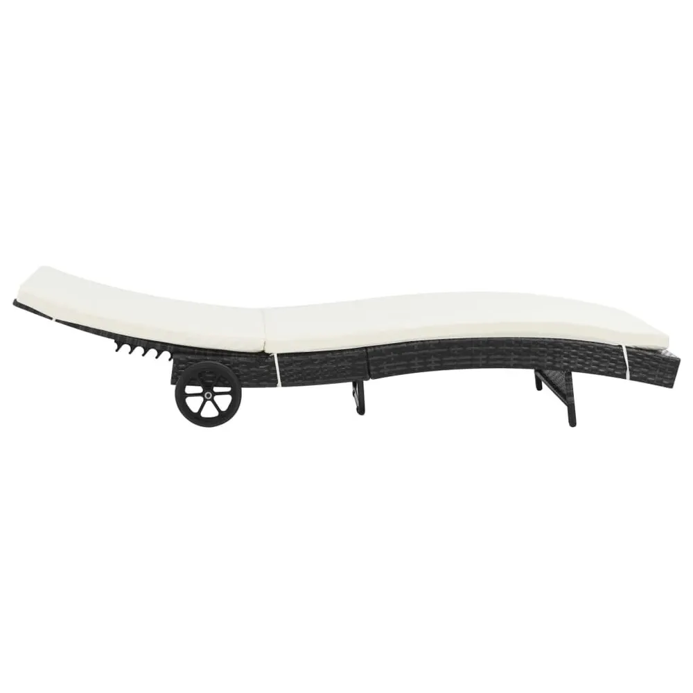 Ligbed met wielen en kussen poly rattan zwart