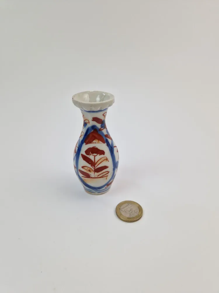 Japans klein Imari Porselein vaasje