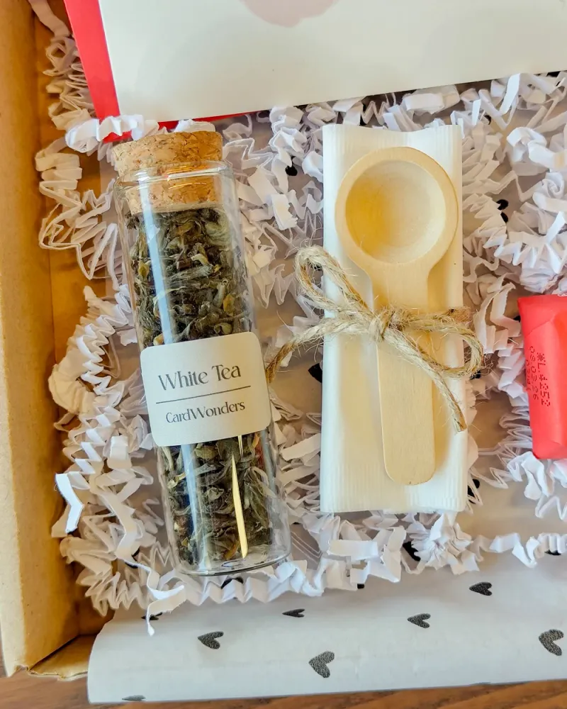 Valentijnscadeau pakket Thee & Chocola馃巰