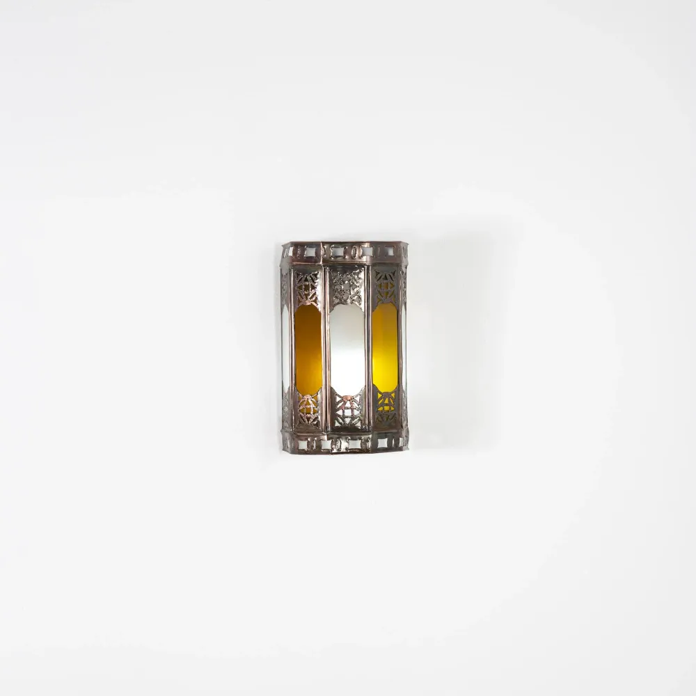 Wandlamp van Arabisch wit en mosterdglas