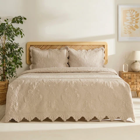 Camille bedsprei set beige 230x240 cm + 2 (50x70 cm) KARACA