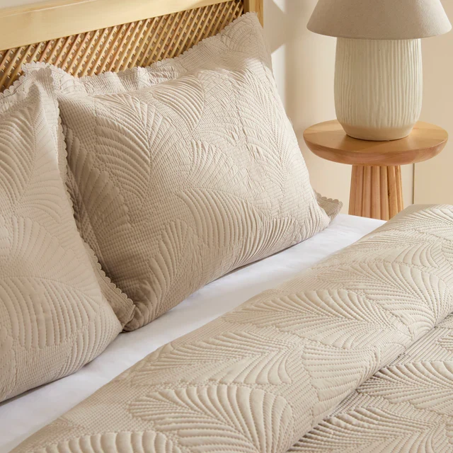Leaf Beddensprei Set Beige 230x240 cm + 2 (50x70 cm) KARACA